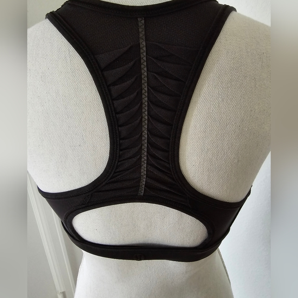 Lululemon sports bra, size 6